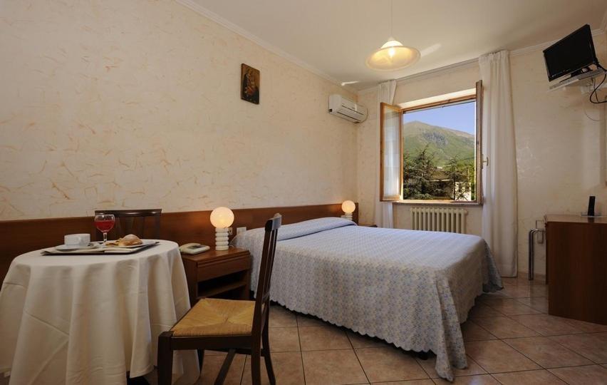 Hotel Europa Norcia Szoba fotó
